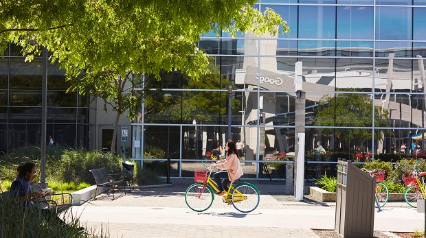 Fahrradfahrer auf dem Google Campus