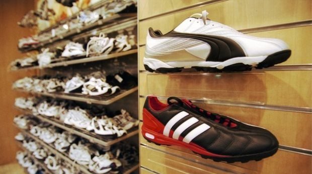 Schuhe von Puma und Adidas