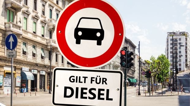 Fahrverbotsschild für Dieselfahrzeuge