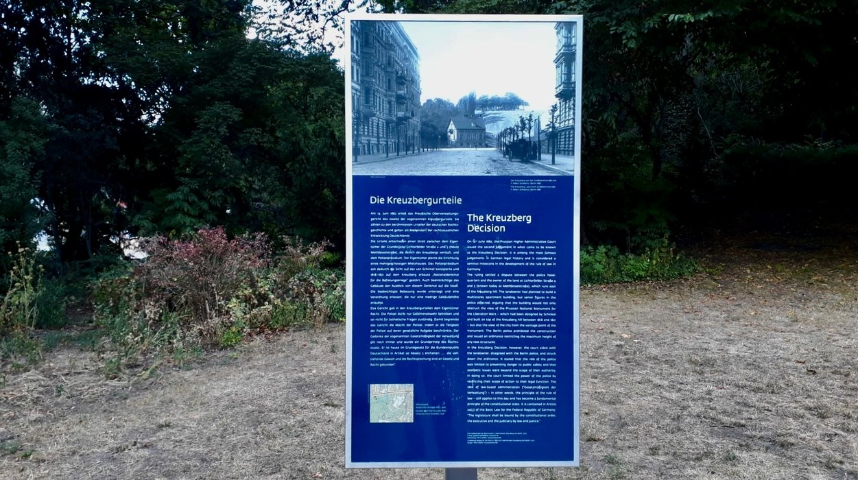 Bild der Gedenkstele am Kreuzberg