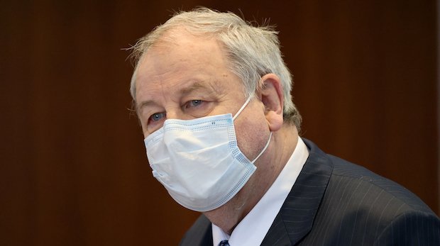 Hanno Berger mit Maske am Landgericht Bonn