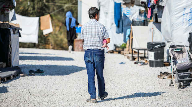 Mann im Flüchtlingscamp Moria