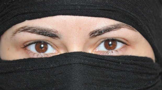 Frau mit Niqab (Symbolbild)