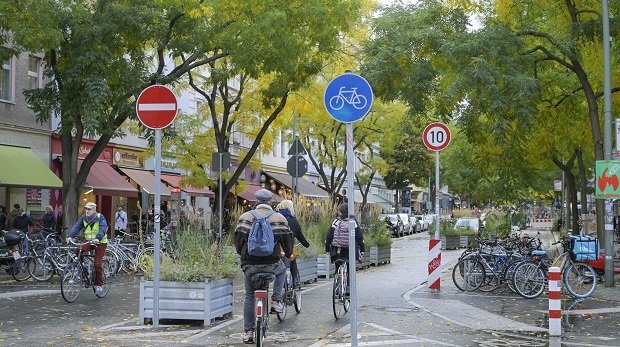 Radfahrer in der Bergmannstraße in Berlin am 8.10.2022