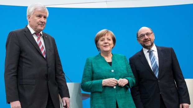 Horst Seehofer, Ministerpräsident von Bayern und Vorsitzender der Christlich Sozialen Union (l-r, CSU), Angela Merkel, Bundeskanzlerin und Vorsitzende der Christlich Demokratischen Union (CDU), und Martin Schulz, Vorsitzender der Sozialdemokratischen Part