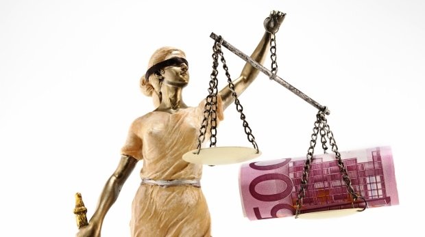 Der Ausgleich zwischen Geld und Recht (Symbolbild)