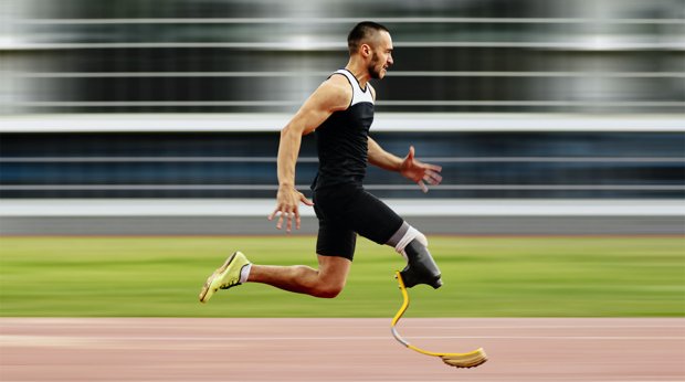 Ein Sprinter mit Beinprothese