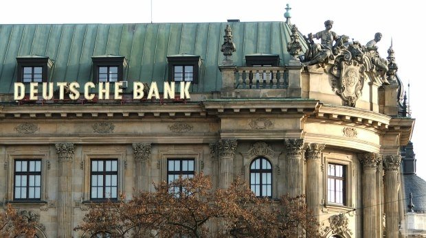 Historische Deutsche Bank am Lenbachplatz in München