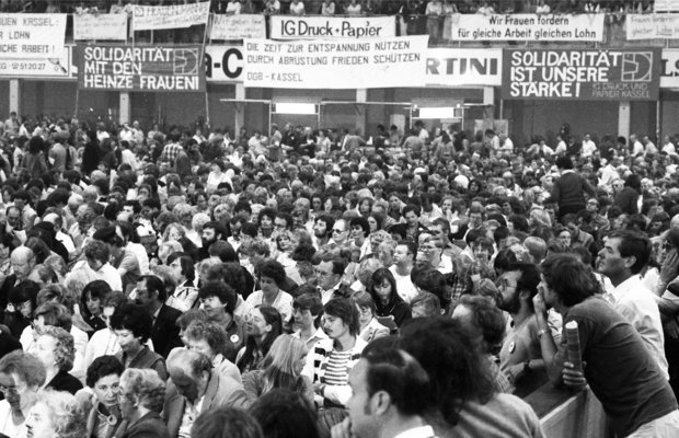Solidarität mit den Heinze-Frauen: Demonstration für Lohngleichheit in Kassel am 06.09.1981