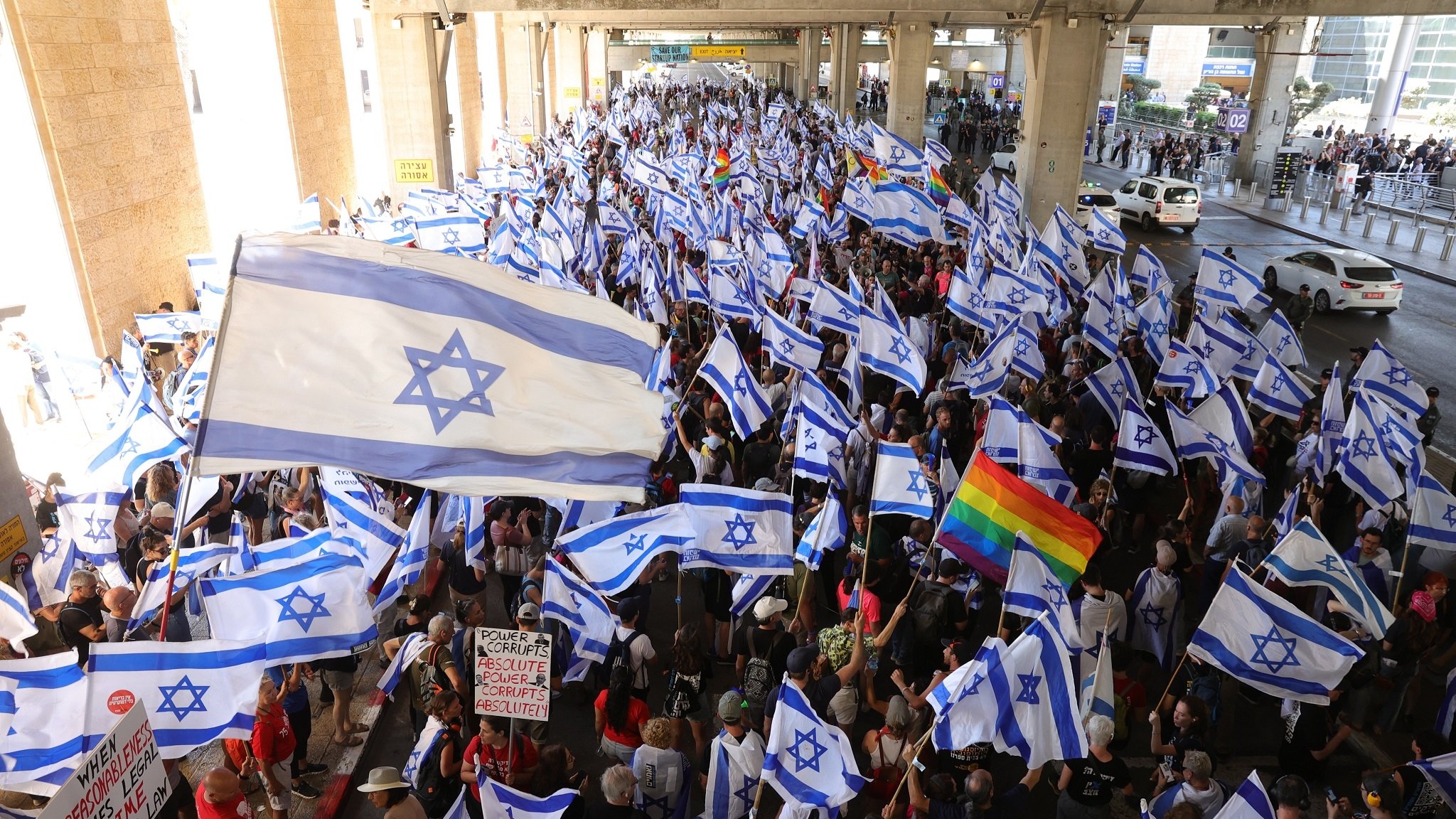 Tausende protestieren am Flughafen Tel Aviv