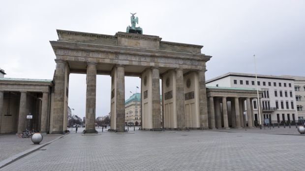 Das menschenleere Brandenburger Tor