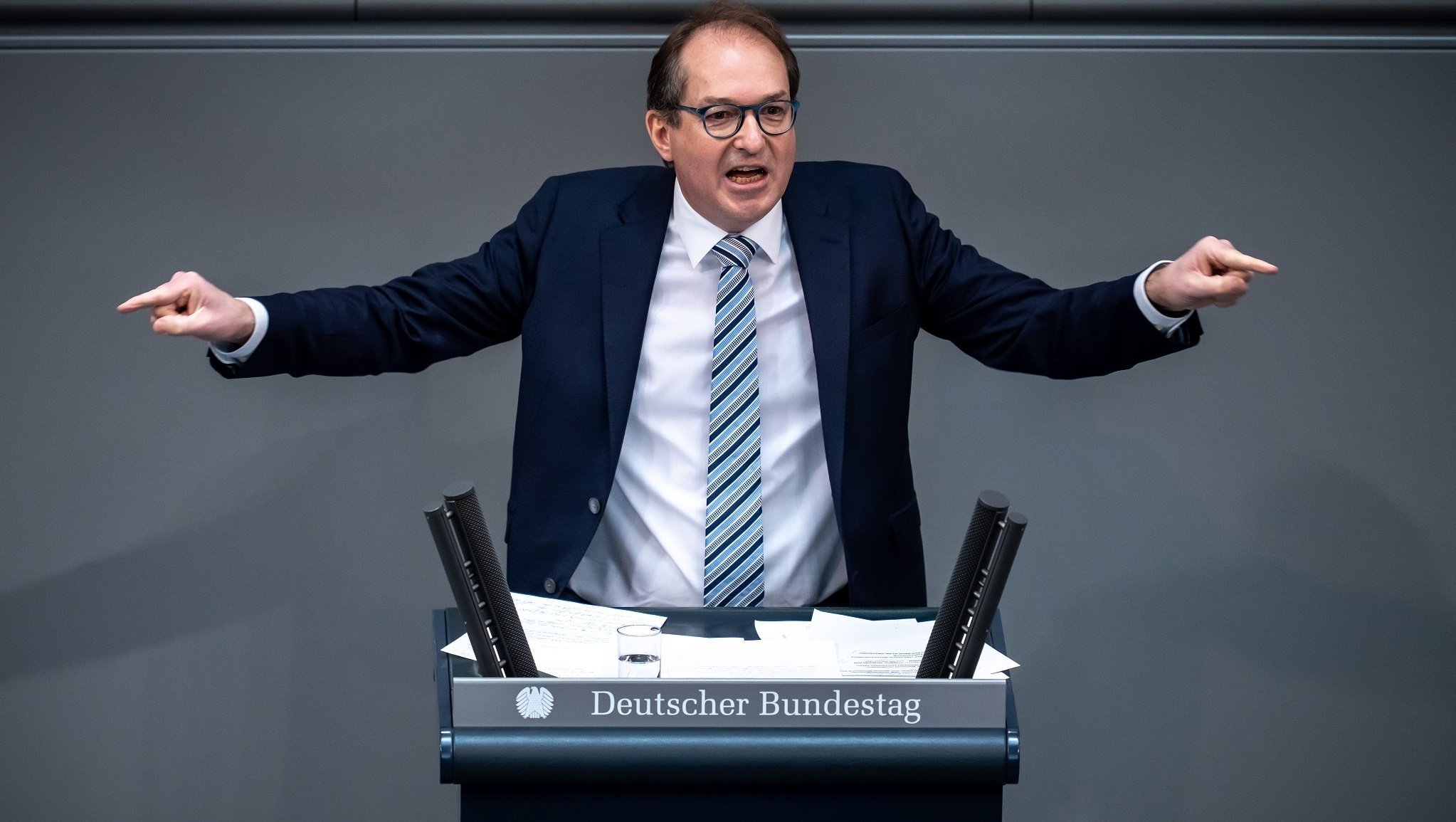 Alexander Dobrindt, CSU-Landesgruppenchef, spricht im Bundestag
