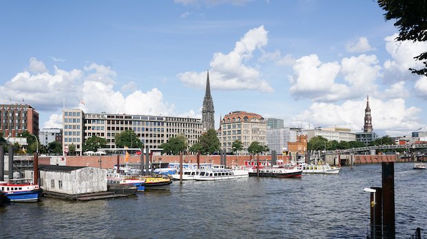 Der Zollkanal in Hamburg unweit der Niederlassung von Möhrle Happ Luther auf der "Spiegel-Insel".