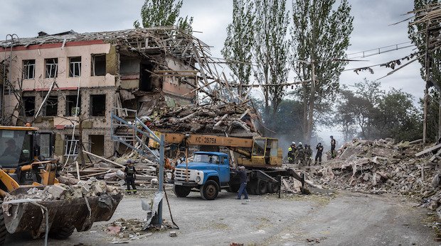 Bild einer zerstörten Schule, Kramatorsk, Donetsâka Oblastâ, Ukraine