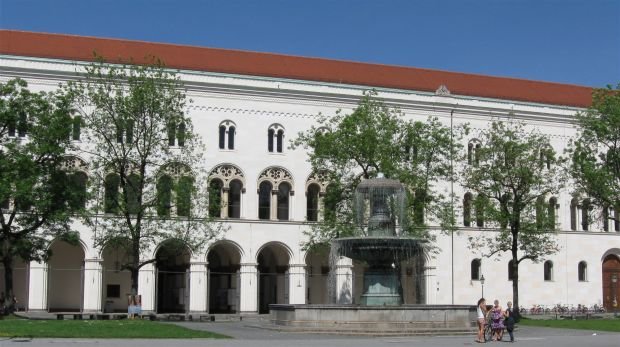 Hauptgebäude der Ludwig-Maximilians-Universität am Geschwister-Scholl-Platz in der Münchner Maxvorstadt