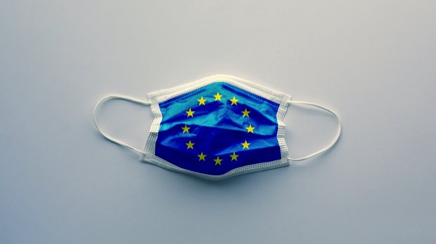 Mund-Nasen-Bedeckung mit Flagge der EU