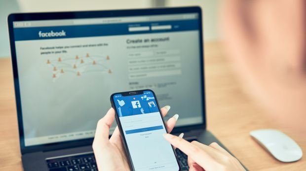 Facebook auf Computer und Smartphone