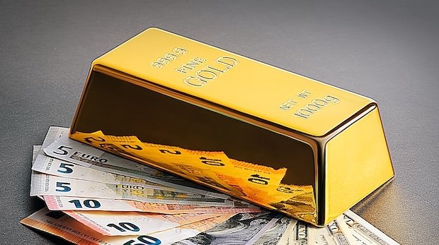 Goldbarren und Bargeld