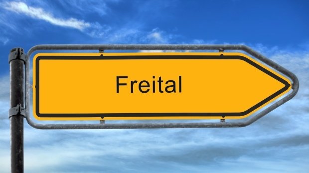 Straßenschild "Freital"
