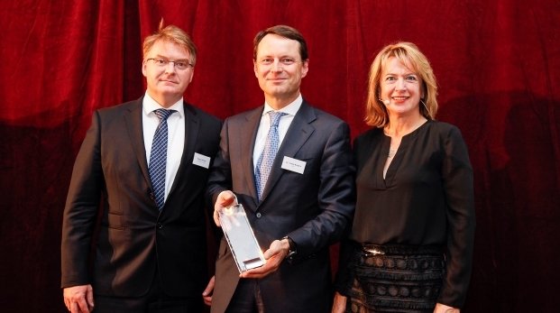 v.l.n.r.: Gregor Brinken (Philipp & Dr. Kreth), Dr. Tobias Bürgers (Noerr) und Claudia Schieblon (PMN)