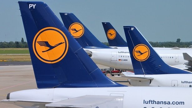 Lufthansa-Flugzeuge am Düsseldorfer Flughafen