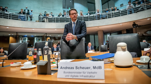Andreas Scheuer (CSU), Bundesminister für Verkehr und digitale Infrastruktur, kommt als Zeuge vor den Maut-Untersuchungsausschuss des Bundestags.