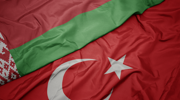 Flaggen von Weißrussland und der Türkei