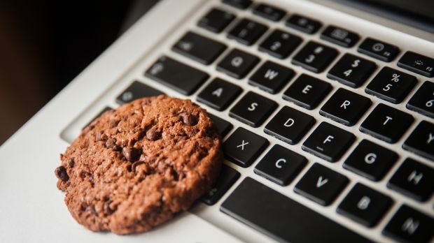 Cookie auf einer Tastatur (Symbol)