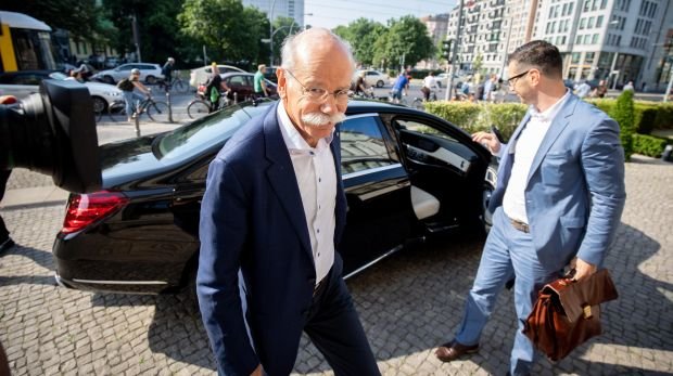 28.05.2018, Berlin: Dieter Zetsche, Vorstandsvorsitzender der Daimler AG, kommt am Bundesministerium für Verkehr und digitale Infrastruktur an. Hier findet ein Treffen mit Bundesminister Scheuer (CSU) statt.