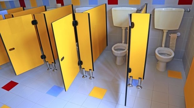 Toiletten in einer Schule