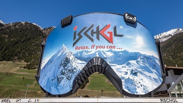 Werbeschild für den Ski-Ort Ischgl