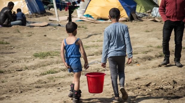Kinder in einem griechischen Flüchtlingslager