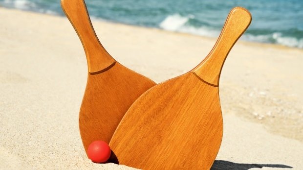 Ping-Pong-Spiel am Strand