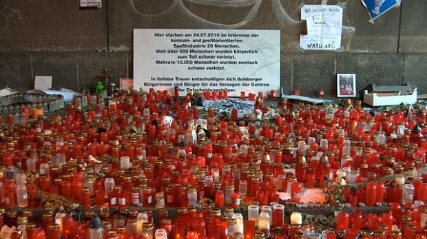 Gedenken an Loveparade-Opfer zehn Tage nach dem Unglück