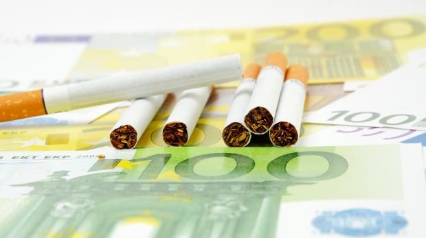 Zigaretten und Geld