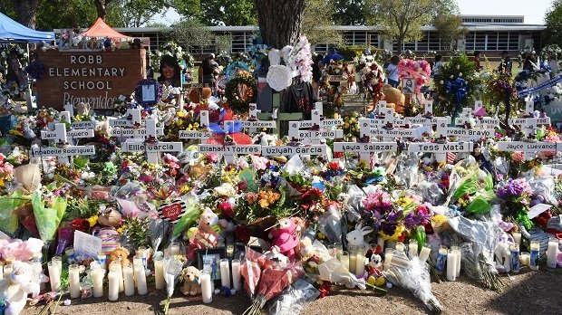 Gedenkstätte an der Grundschule in texas, wo 12 Grundschüler starben