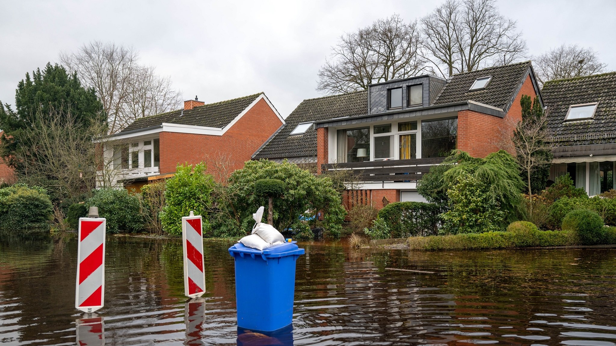 Ein von Hochwasser betroffenes Grundstück in Niedersachsen
