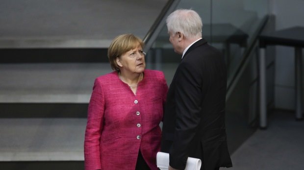 Angela Merkel im Gespräch mit Horst Seehofer