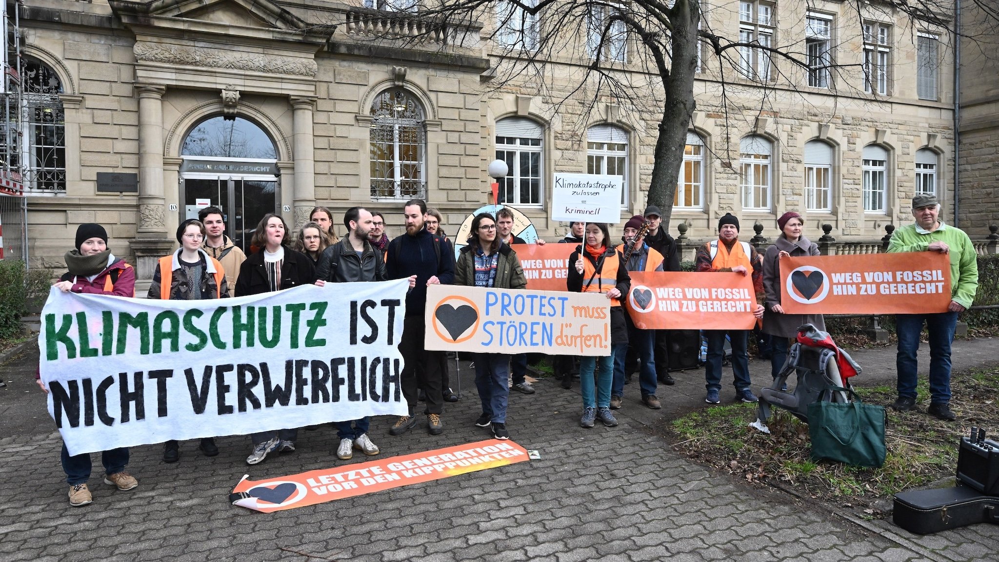 Demonstration vor dem OLG Karlsruhe