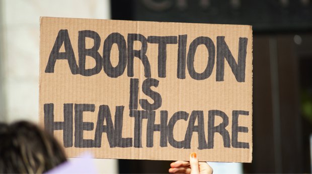 Schild auf einer Demo: "Abortion is Healthcare"
