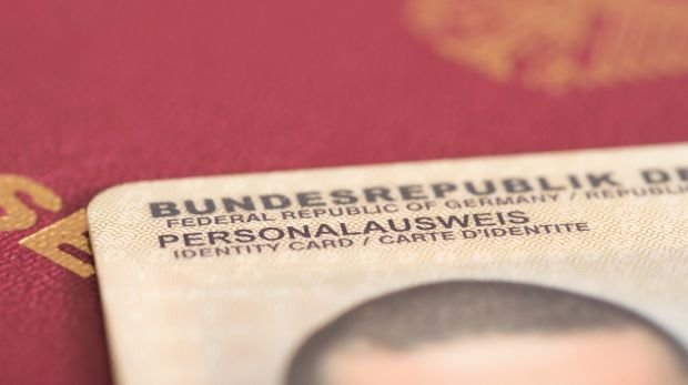 Deutscher Personalausweis und ein Reisepass