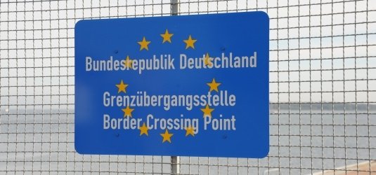 Schild Grenzübergang
