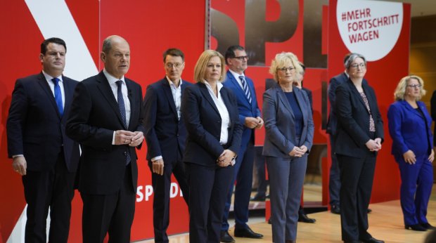 Olaf Scholz stellt am 6. Dezember 2021 im Willy-Brandt-Haus die zukünftigen SPD-Kabinettsmitglieder vor.