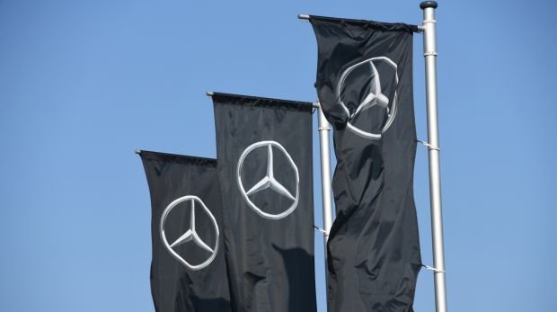 Flaggen mit Mercedes-Benz-Stern