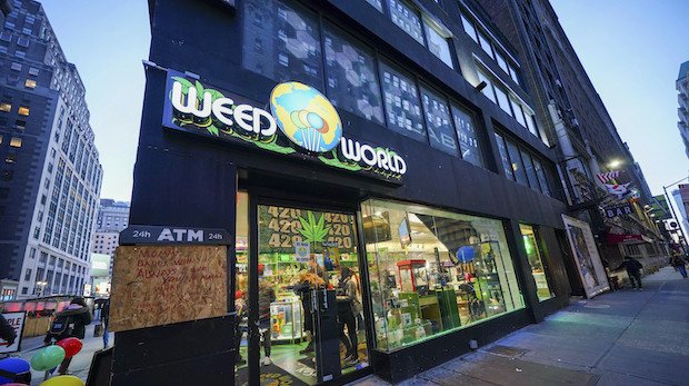 Ein "Weed World" Store in New York City, USA