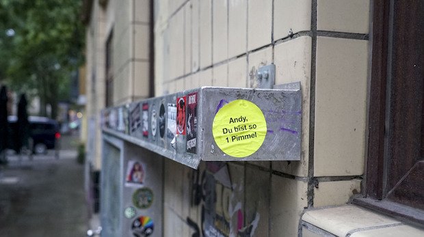 Ein Pimmelgate-Sticker in der Hamburger Innenstadt
