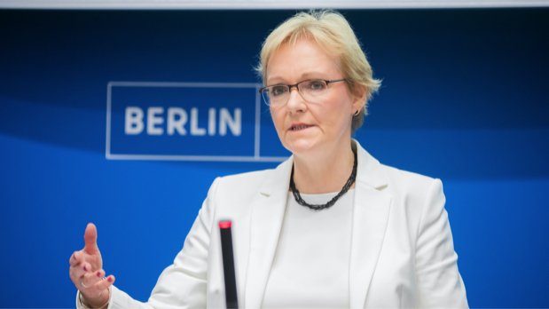Petra Michaelis, Berliner Landeswahlleiterin, spricht bei einer Pressekonferenz anlässlich der Wahl zum Berliner Abgeordnetenhaus am Vortag. | Aktuell