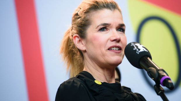 Anke Engelke auf der Berlinale 2020 bei der Verleihung der Preise von unabhängigen Jurys, Amnesty International Filmpreis.