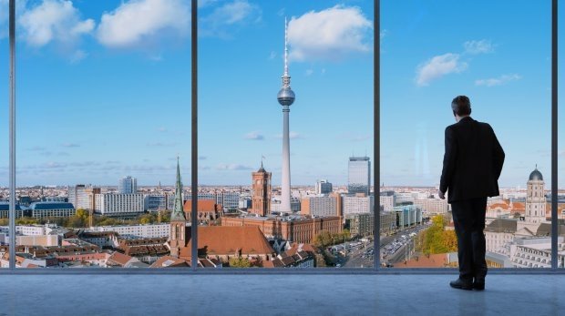 Blick auf Berlin aus leerem Büro (Symbolbild)