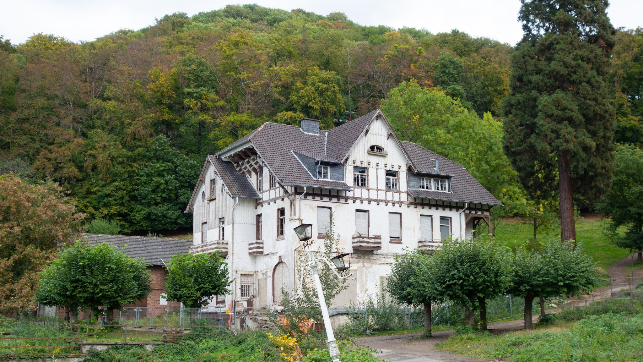 Der Burghof am berühmten Drachenfels